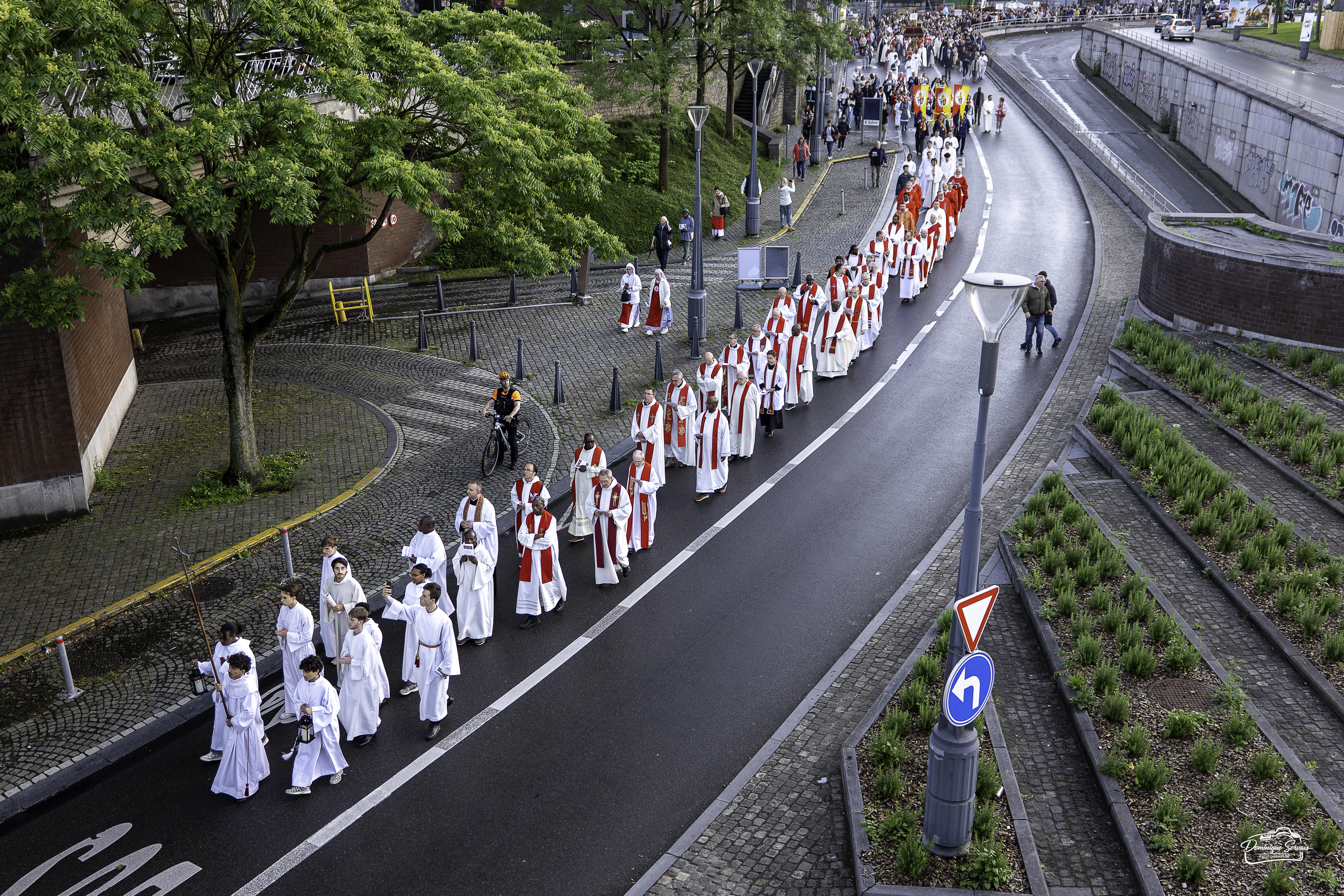 La procession des peuples du monde s'étire dans les rues de Liège